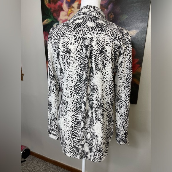 Equipment Femme Snakeskin Silk Button Down Career Blouse Sz XS Long Sleeves - Picture 4 of 8